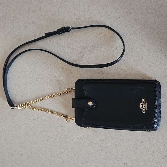 Coach Handbags - Coach crossbody phone purse